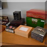 J22. Jewelry boxes.